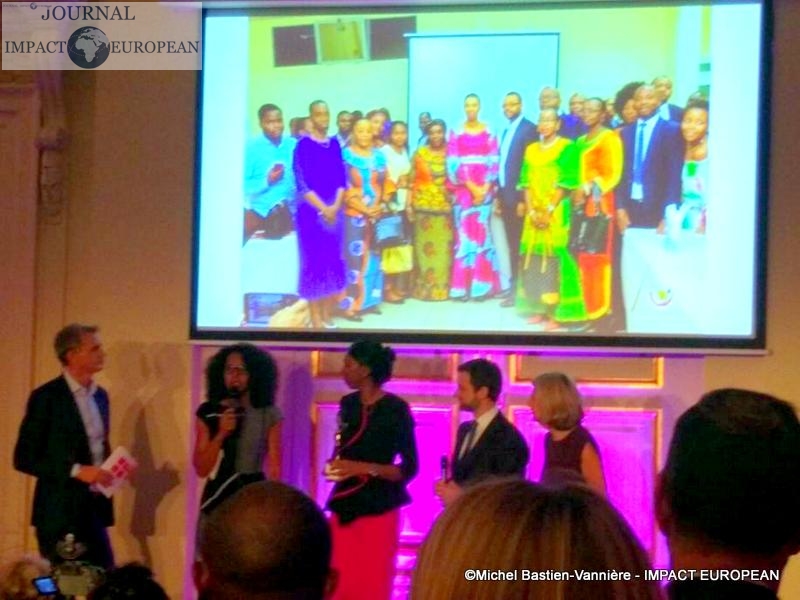 1-^hoto femme d'inphluence